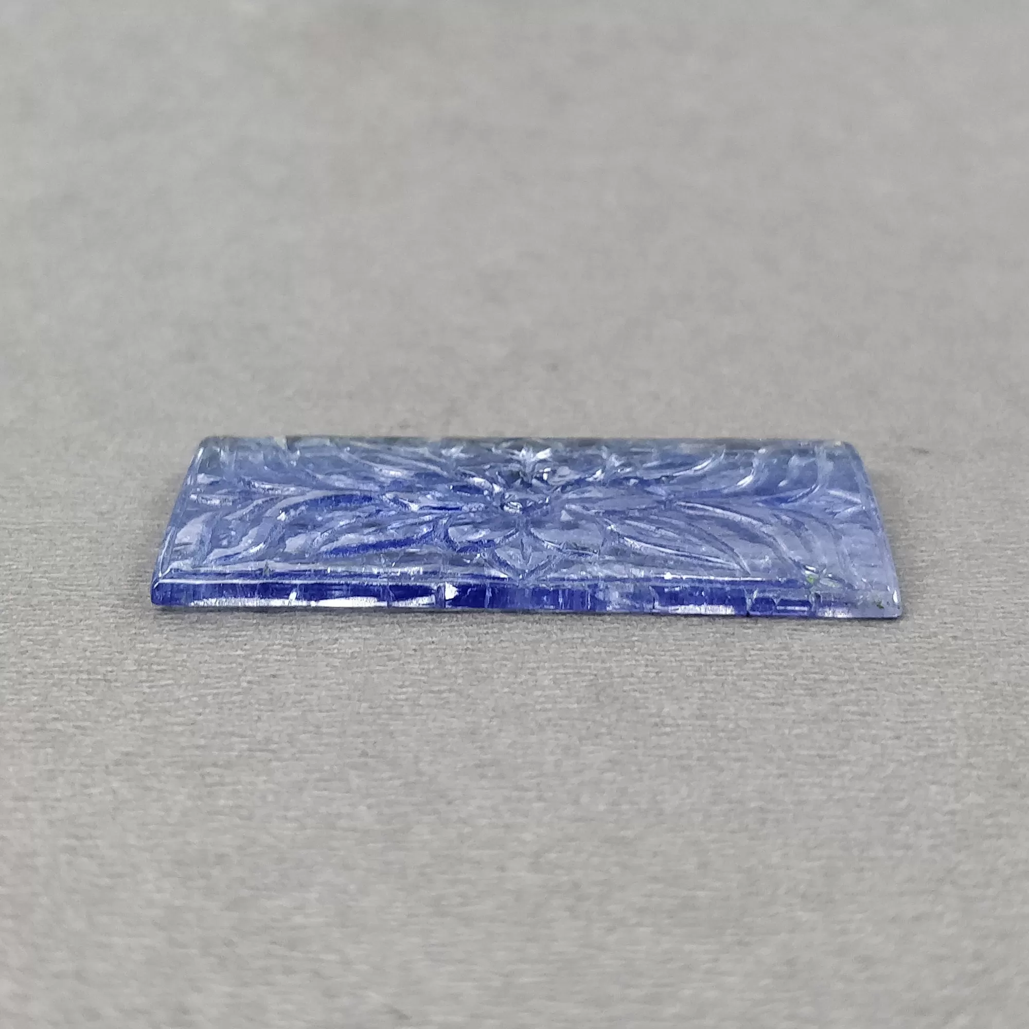 BLUE QUARTZ Carving : 34.35cts