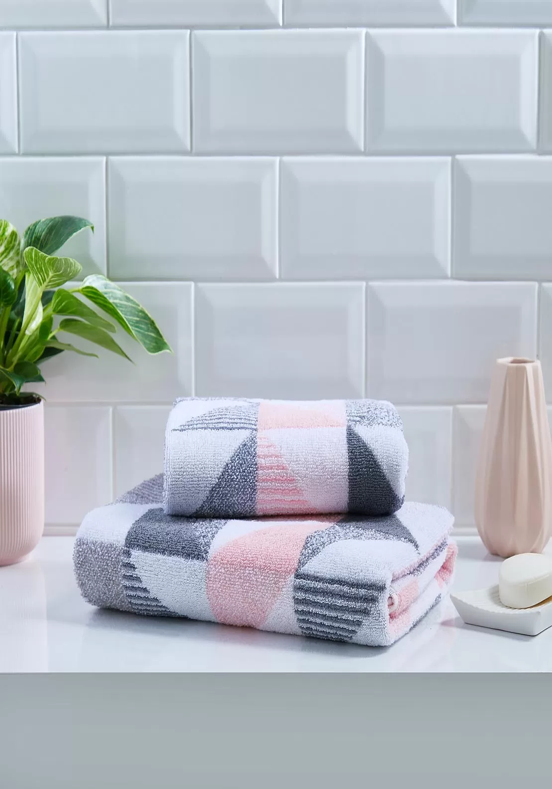 Hendra Hand Towel - Pink & Grey