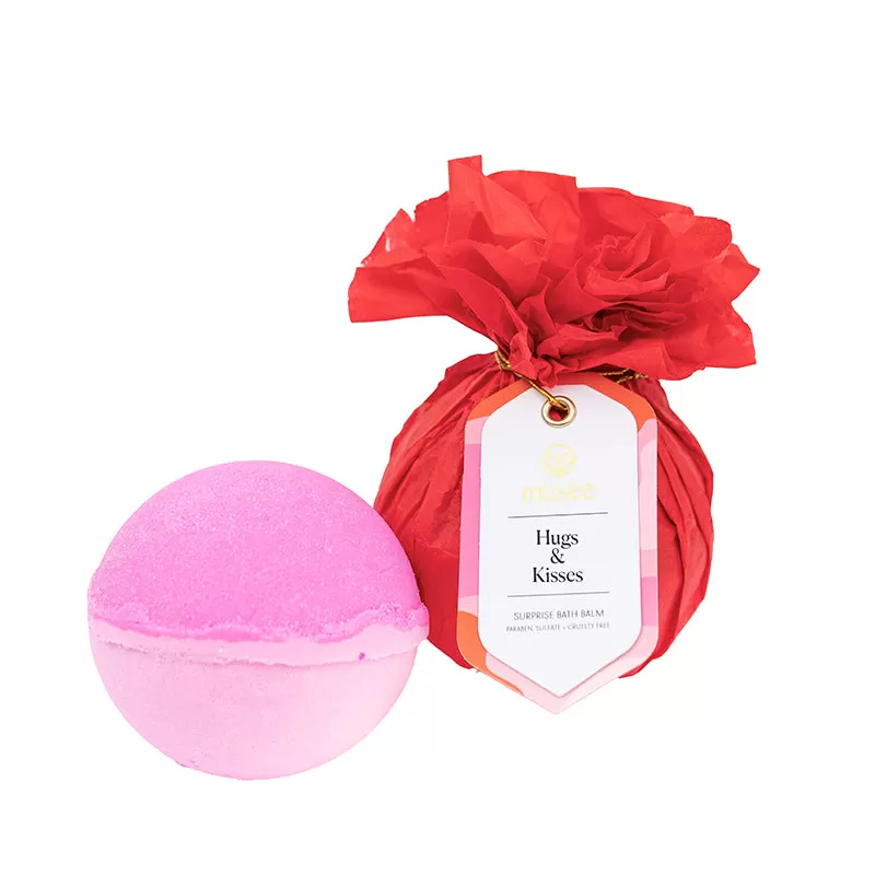 MUSEE BATH | Hugs & Kisses Bath Bomb